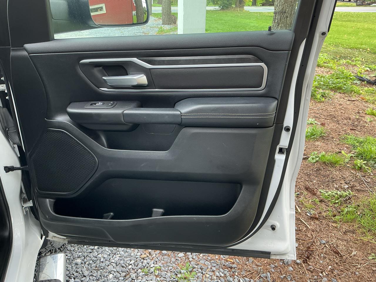 RAM 1500 Big Horn 4x4 Crew Cab 5'7" Box 2023