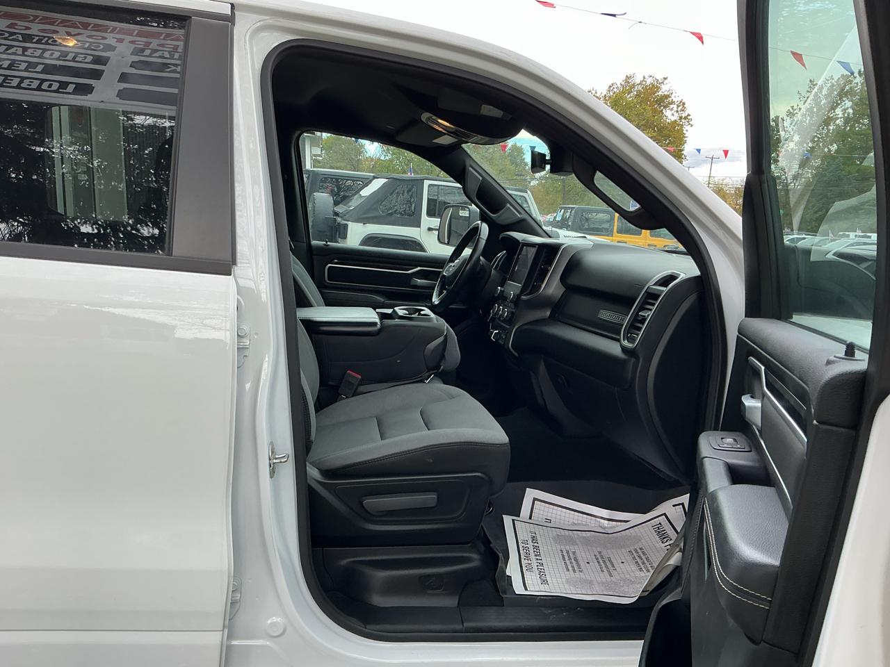 RAM 1500 Big Horn 4x4 Crew Cab 5'7" Box 2023