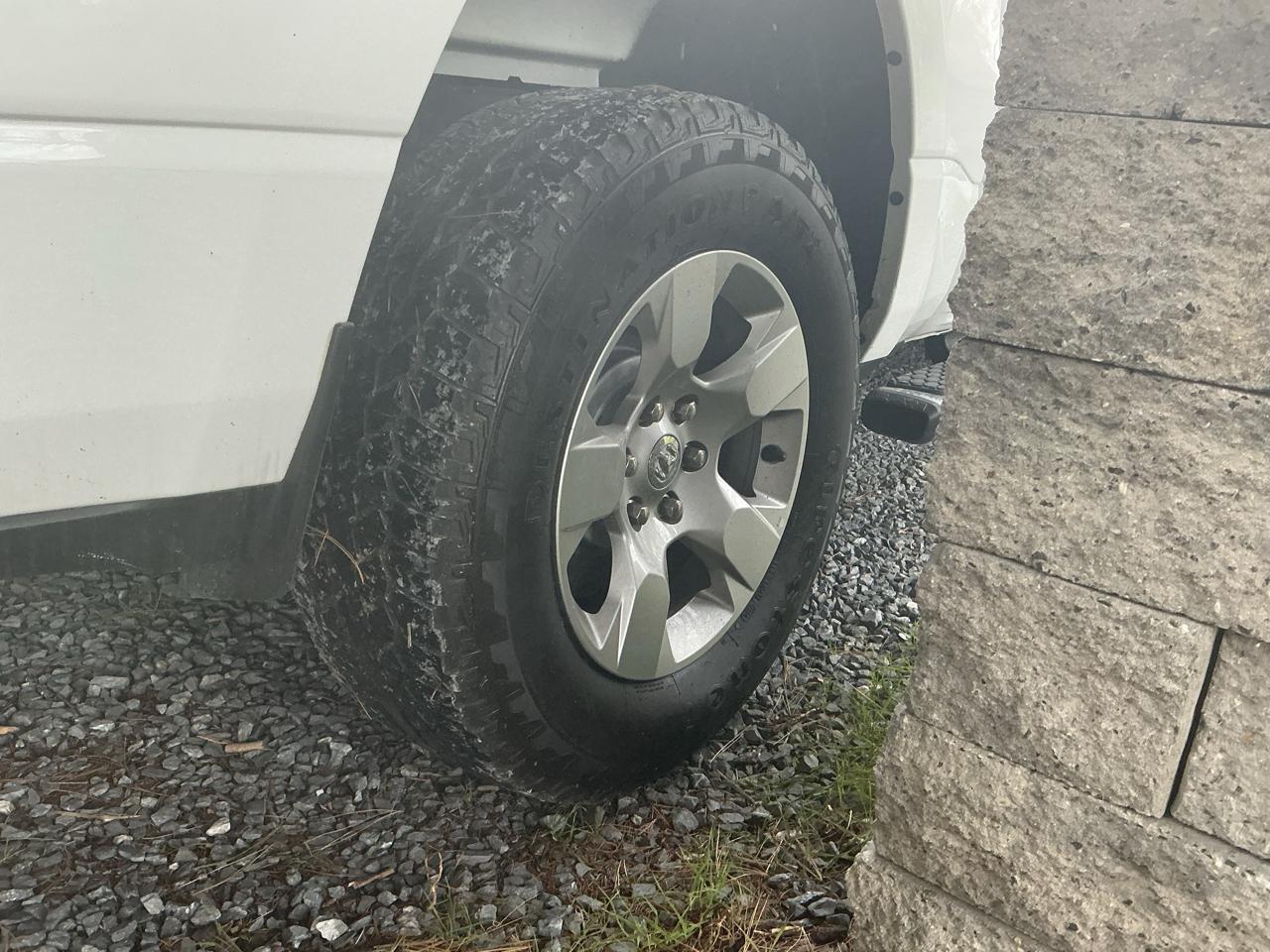 RAM 1500 Big Horn 4x4 Crew Cab 5'7" Box 2023