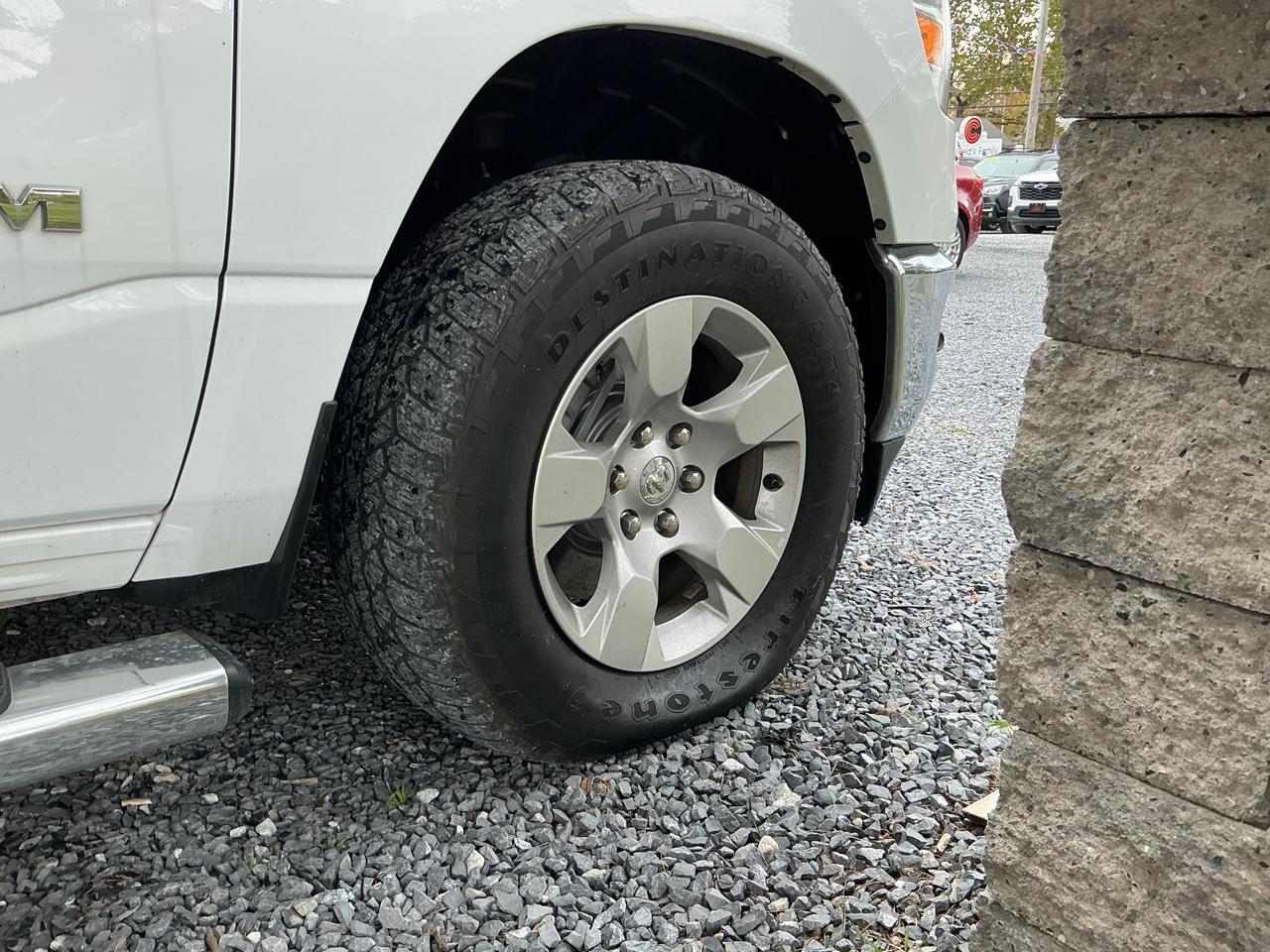 RAM 1500 Big Horn 4x4 Crew Cab 5'7" Box 2023
