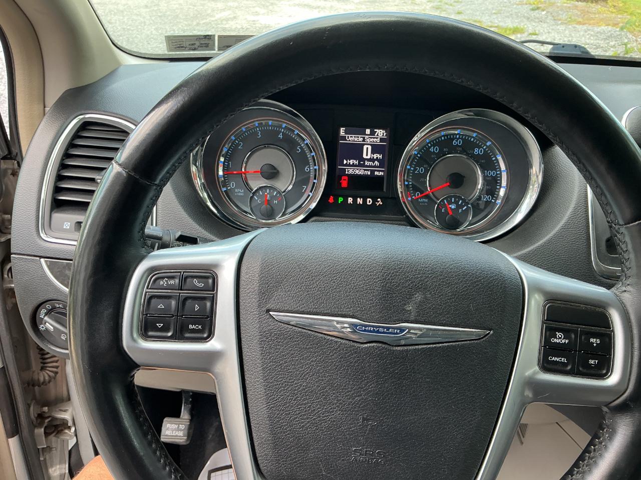 Chrysler Town & Country 4dr Wgn Touring-L 2012