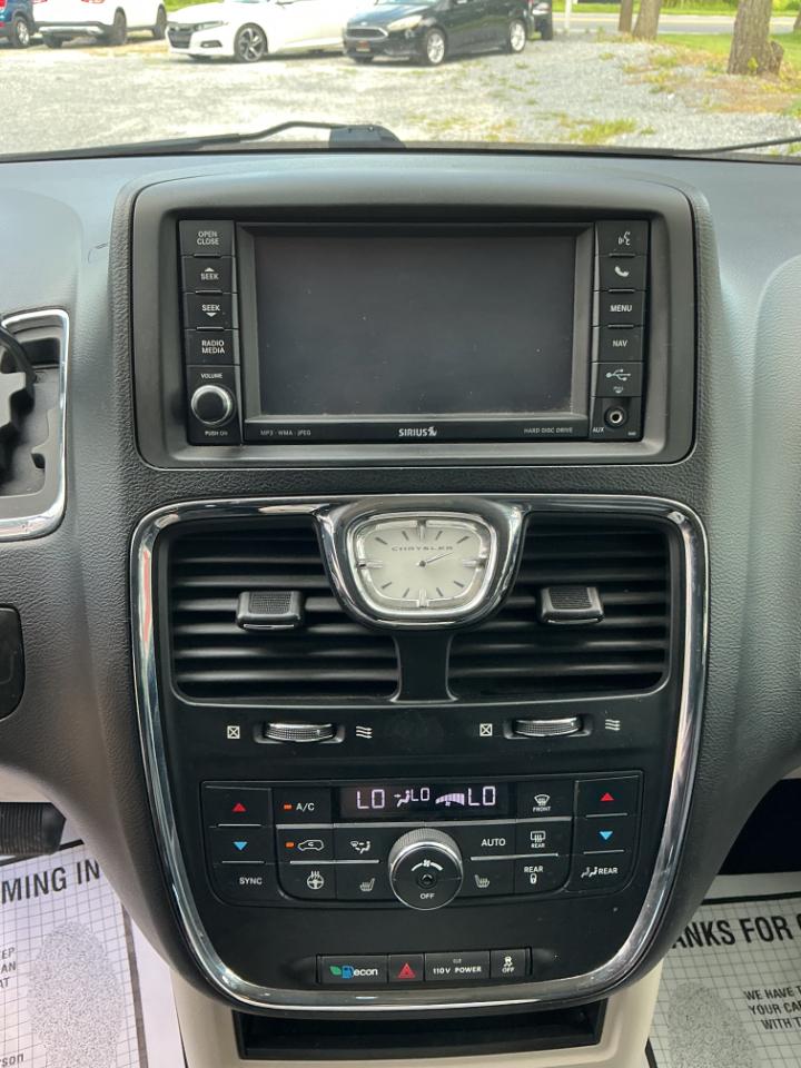 Chrysler Town & Country 4dr Wgn Touring-L 2012