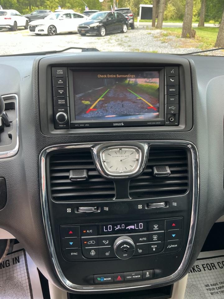 Chrysler Town & Country 4dr Wgn Touring-L 2012