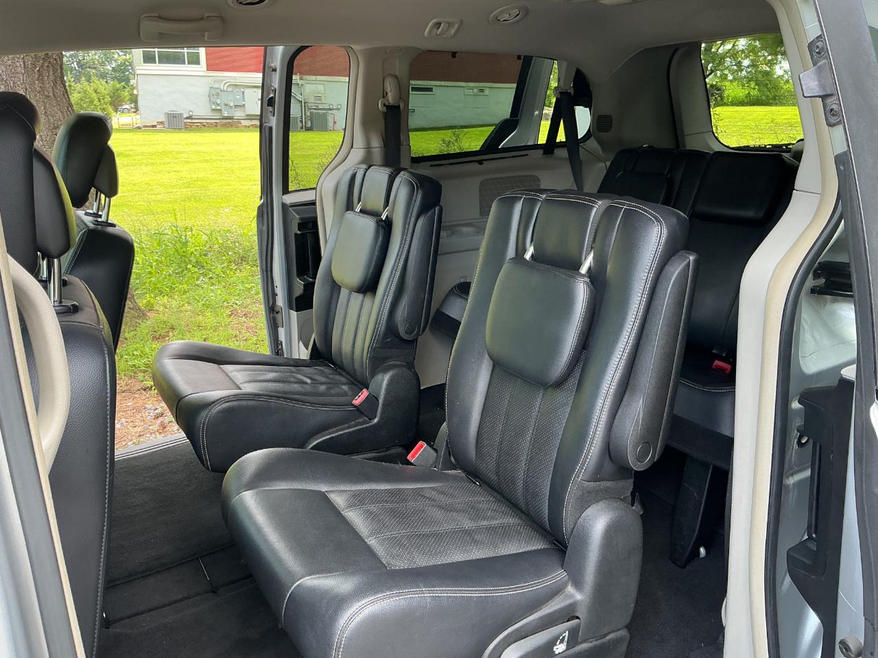 Chrysler Town & Country 4dr Wgn Touring-L 2012