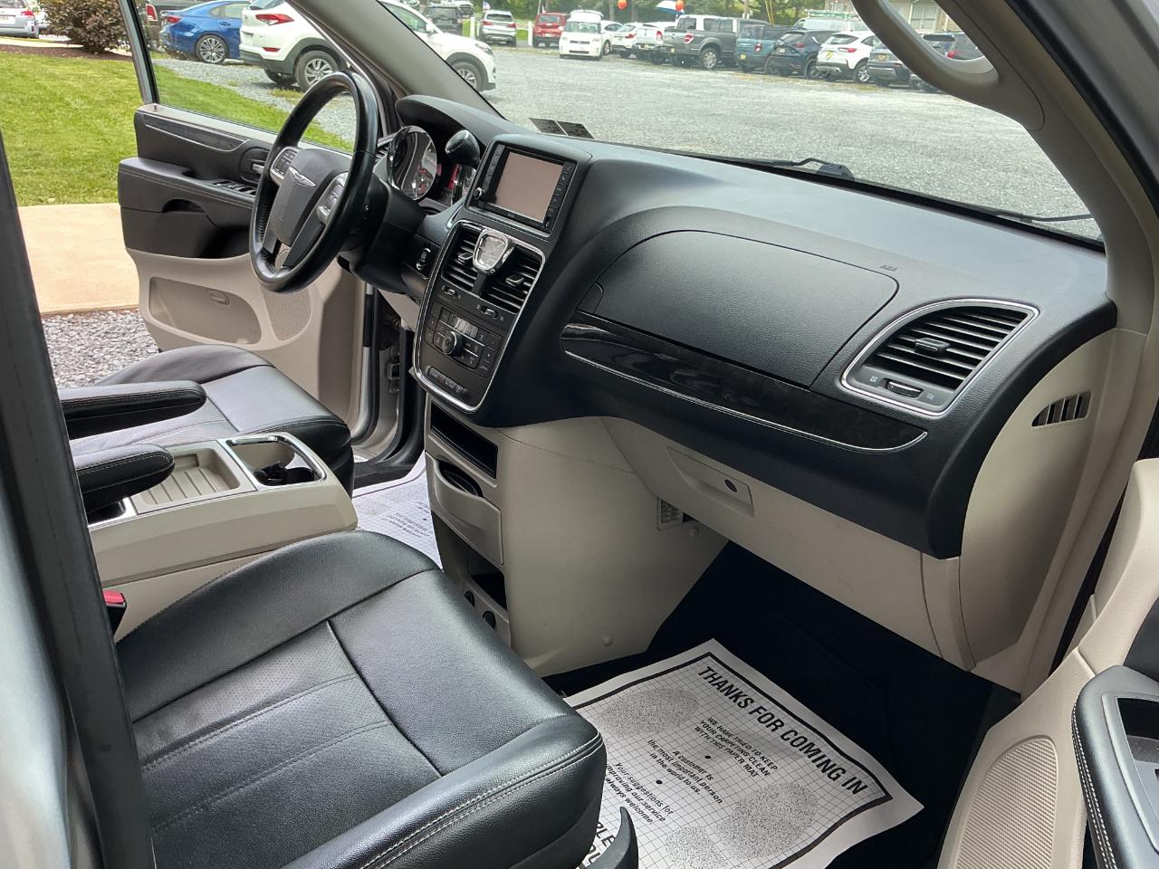 Chrysler Town & Country 4dr Wgn Touring-L 2012