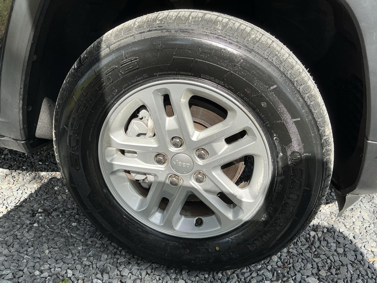 Jeep Grand Cherokee Laredo 4x4 2023