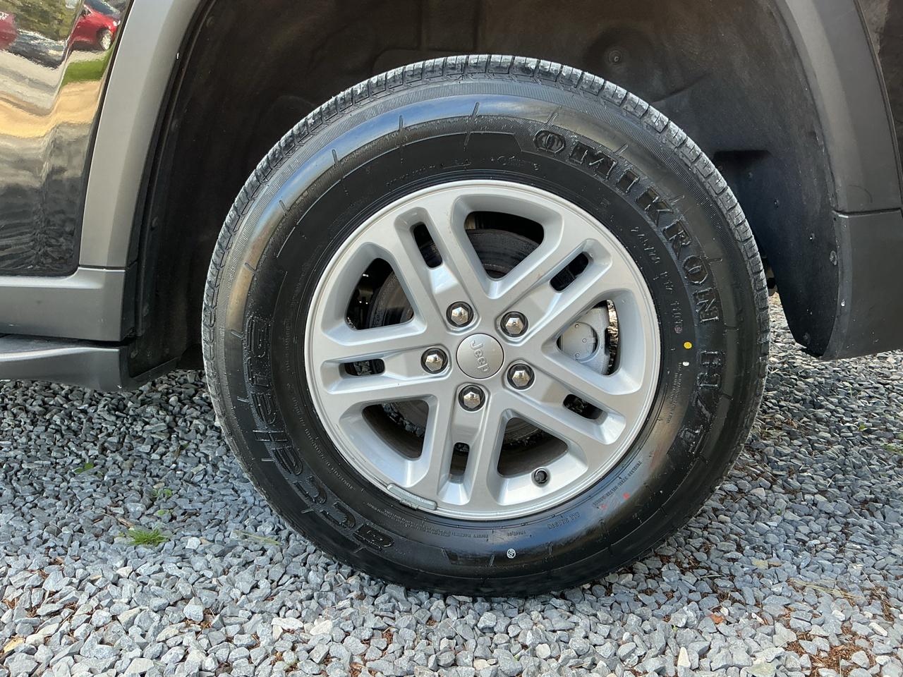 Jeep Grand Cherokee Laredo 4x4 2023