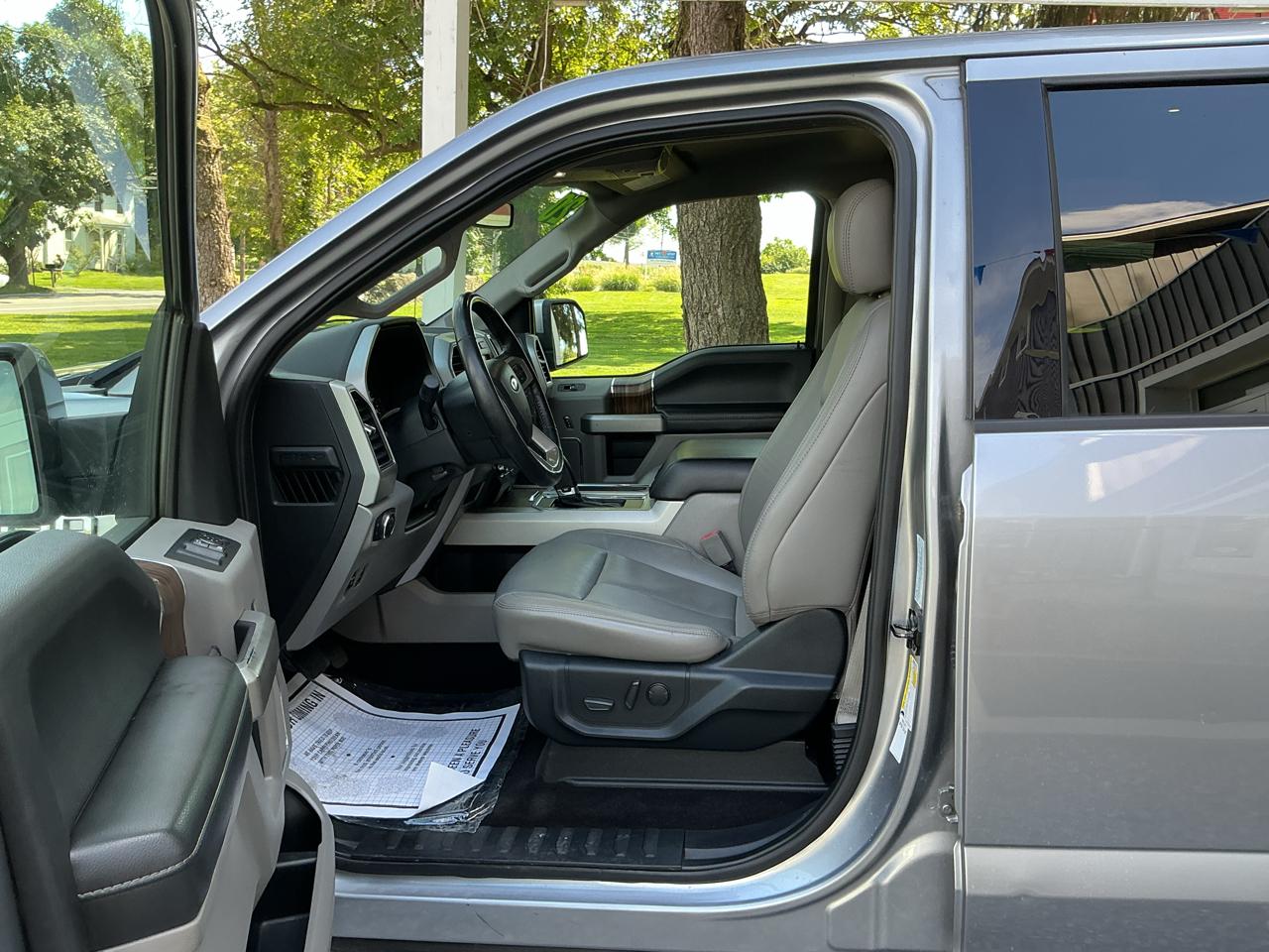 Ford F-150 SuperCrew 139" Lariat 2020