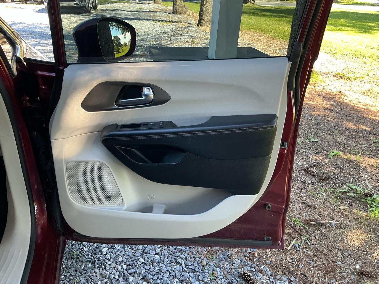 Chrysler Pacifica Touring L FWD 2020