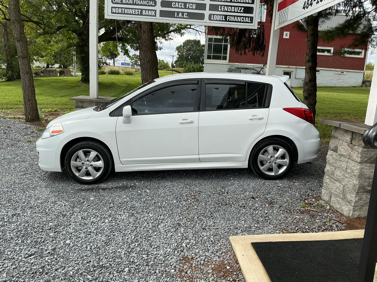 Nissan Versa 5dr HB CVT 1.8 SL 2012