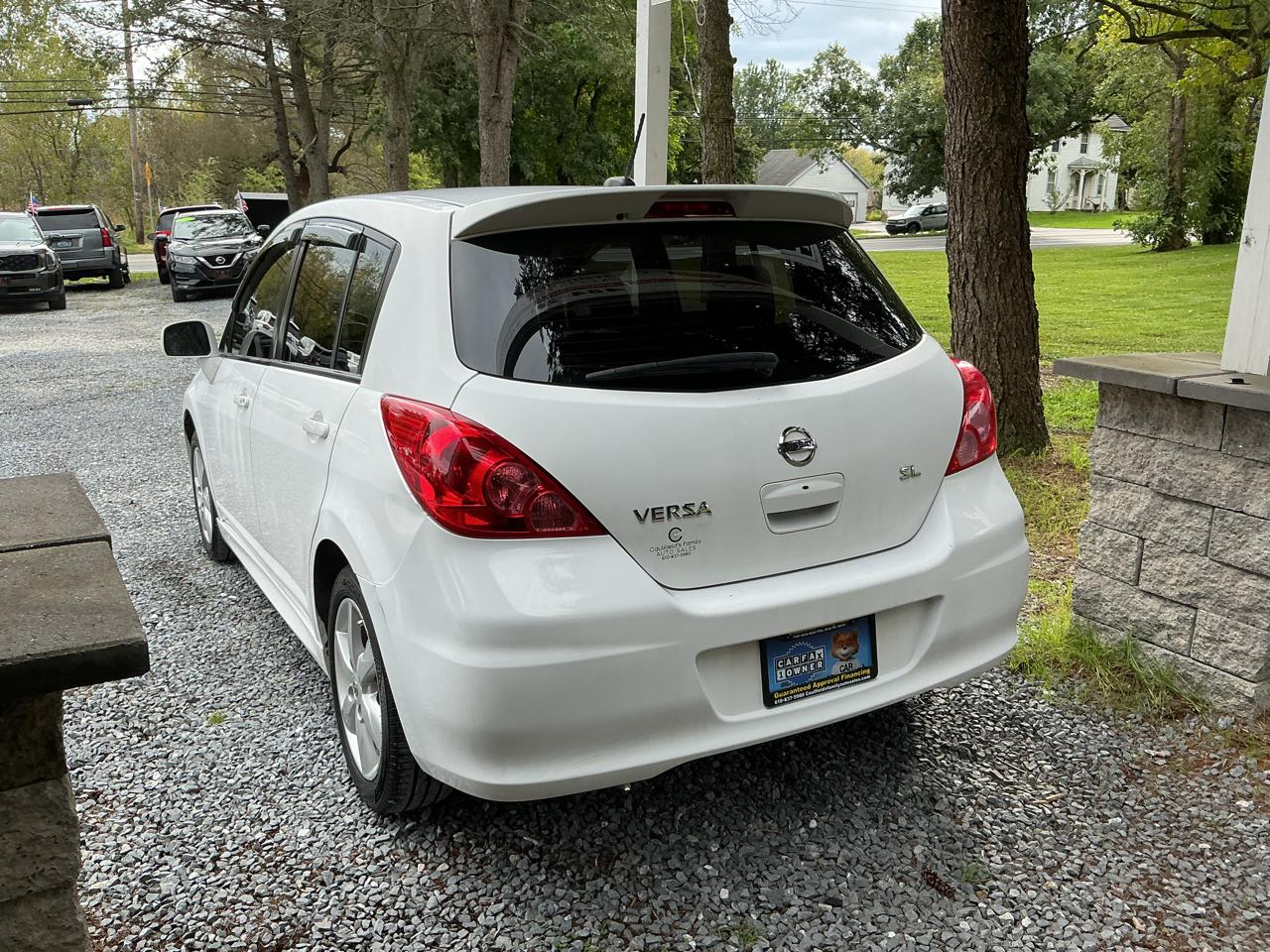 Nissan Versa 5dr HB CVT 1.8 SL 2012