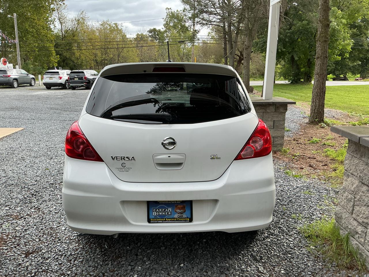 Nissan Versa 5dr HB CVT 1.8 SL 2012