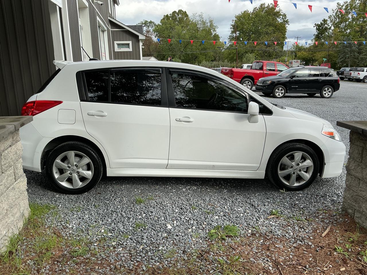 Nissan Versa 5dr HB CVT 1.8 SL 2012