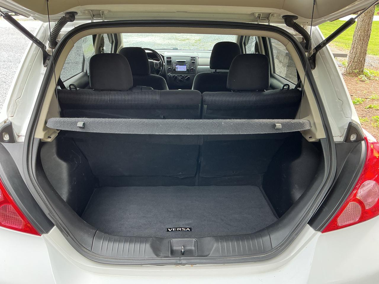 Nissan Versa 5dr HB CVT 1.8 SL 2012