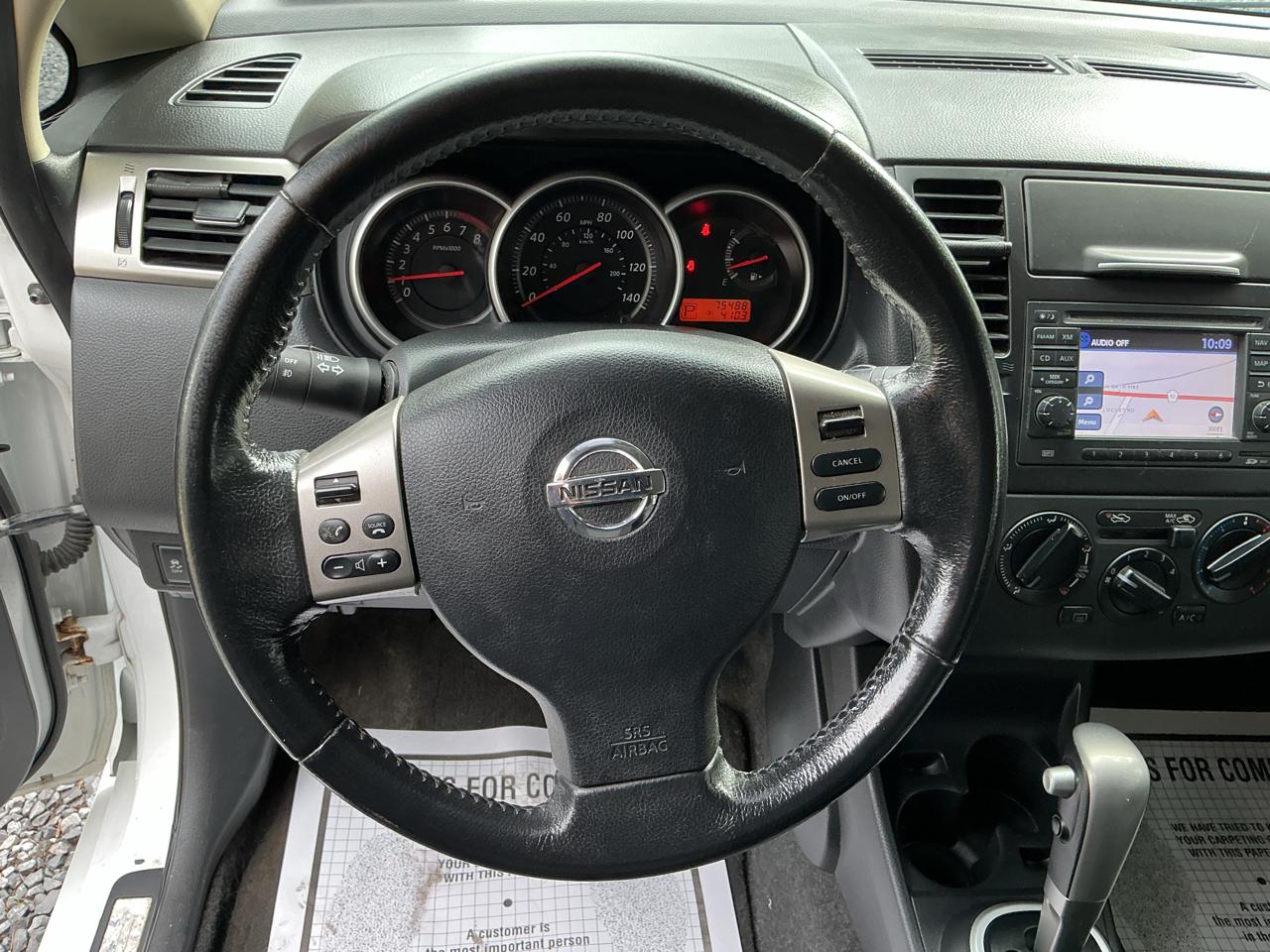 Nissan Versa 5dr HB CVT 1.8 SL 2012