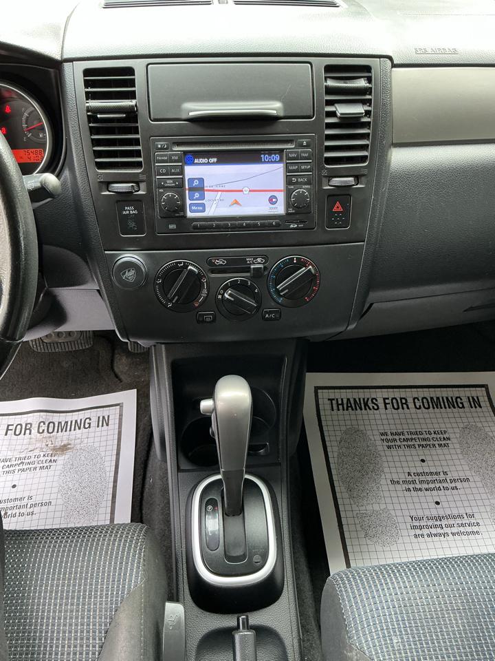 Nissan Versa 5dr HB CVT 1.8 SL 2012