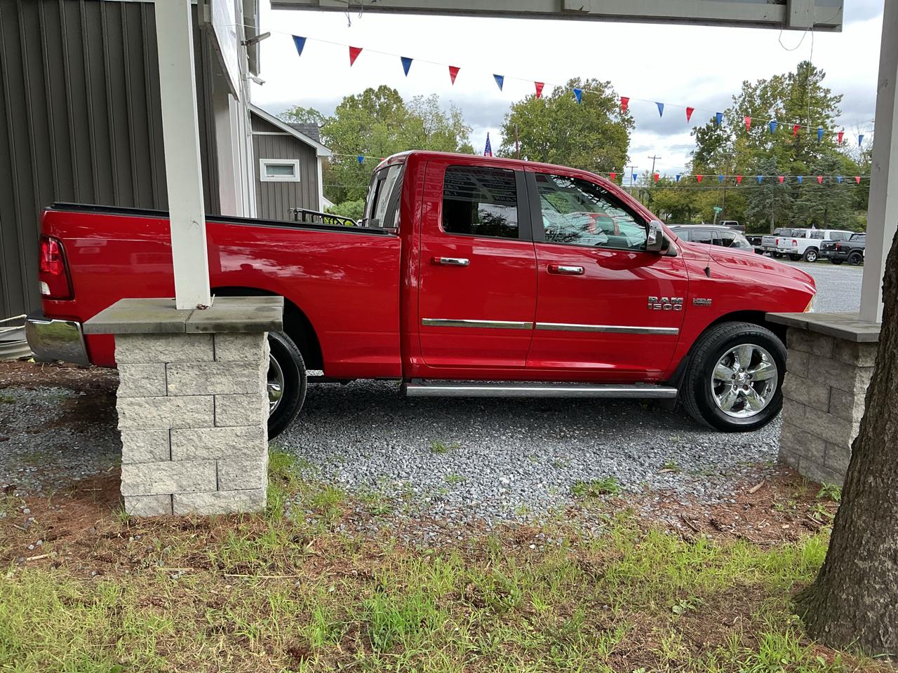 RAM 1500 4WD Quad Cab 140.5" Big Horn 2017