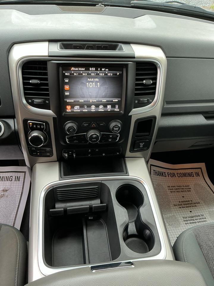 RAM 1500 4WD Quad Cab 140.5" Big Horn 2017