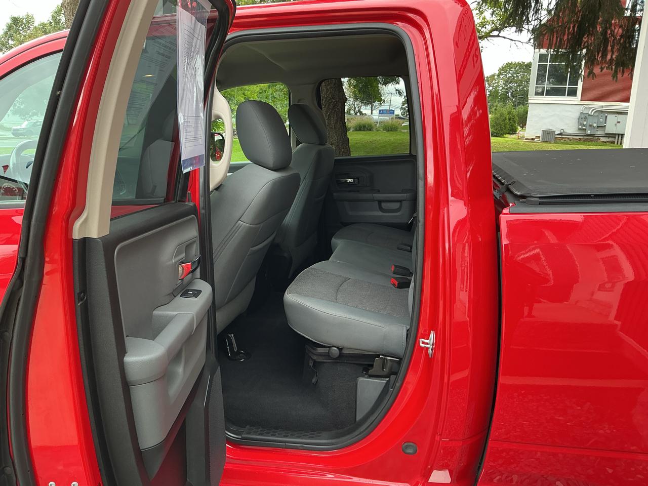 RAM 1500 4WD Quad Cab 140.5" Big Horn 2017