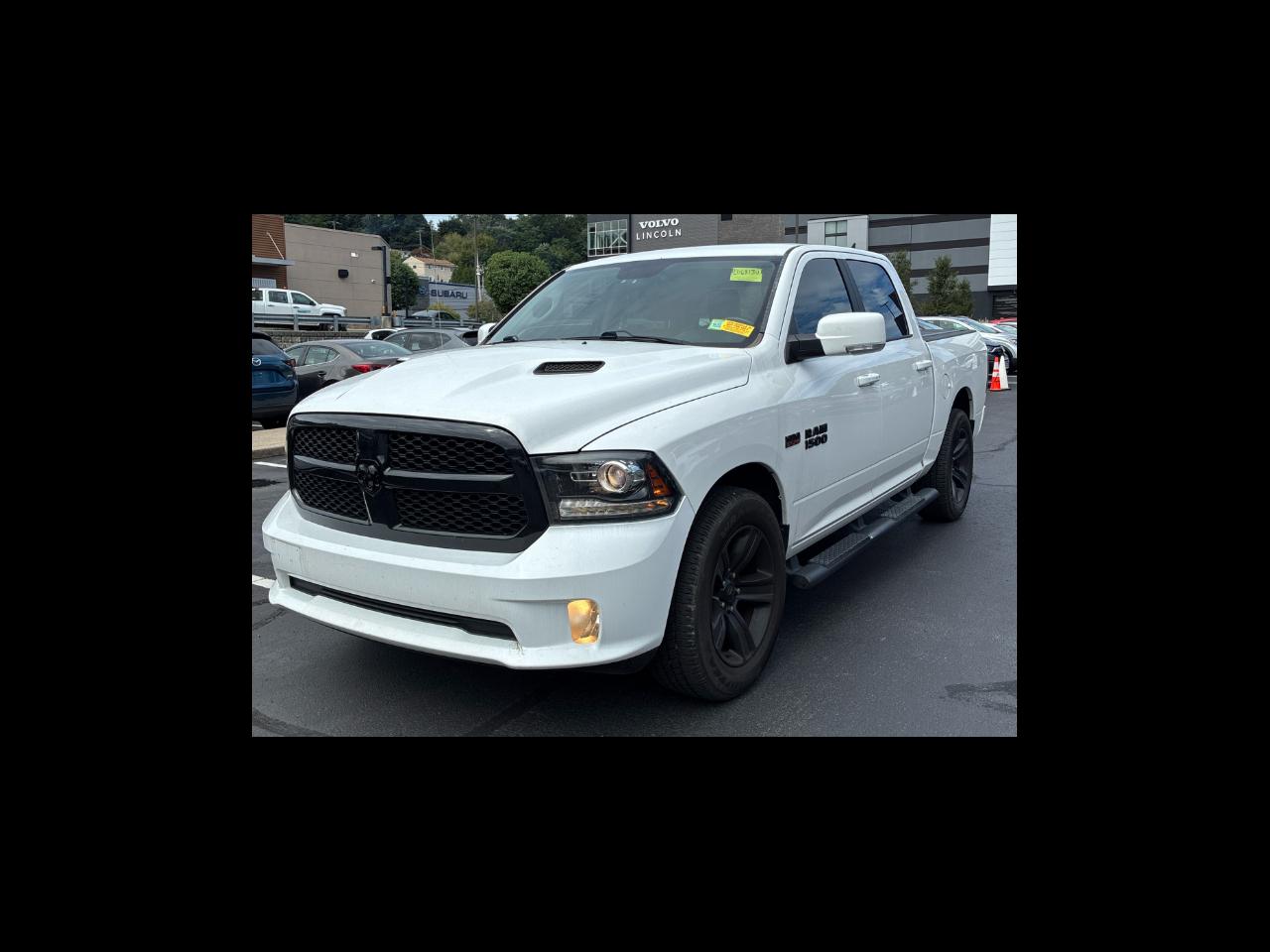 RAM 1500 Night 4x2 Crew Cab 5'7" Box 2017
