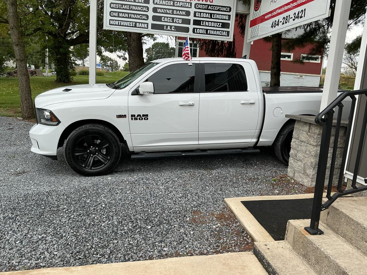 RAM 1500 Night 4x2 Crew Cab 5'7" Box 2017