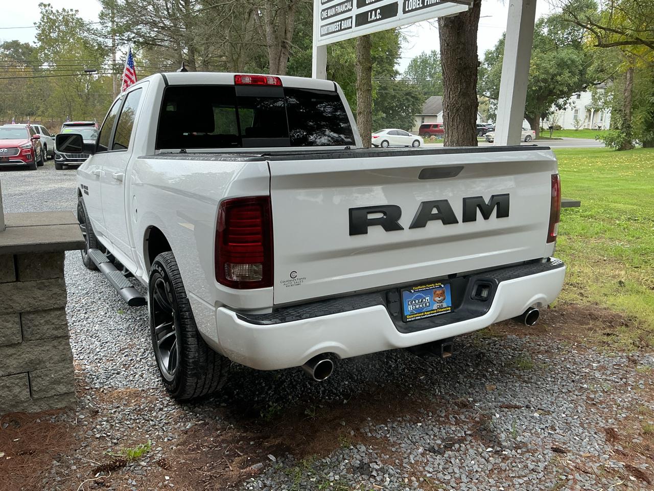 RAM 1500 Night 4x2 Crew Cab 5'7" Box 2017