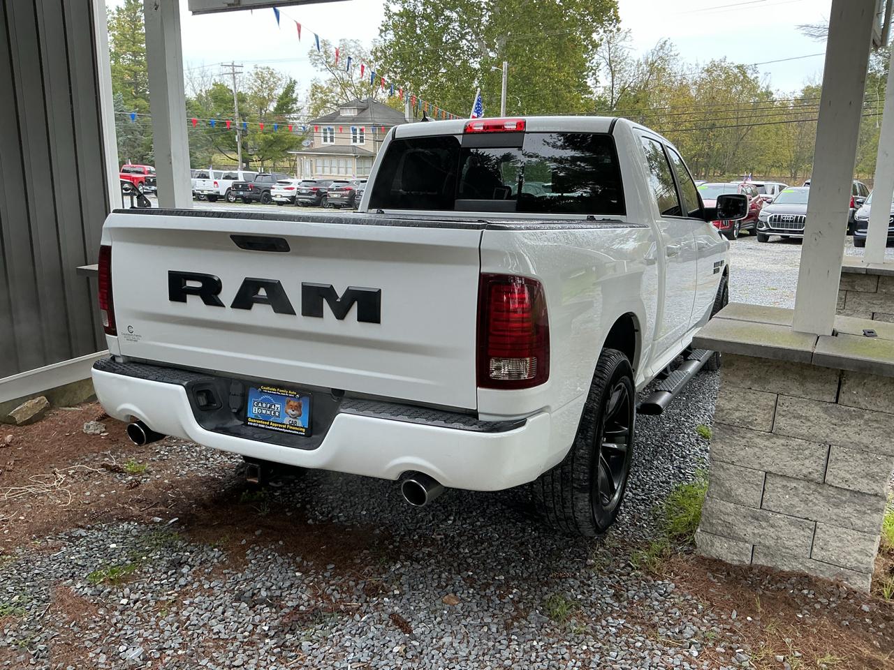 RAM 1500 Night 4x2 Crew Cab 5'7" Box 2017