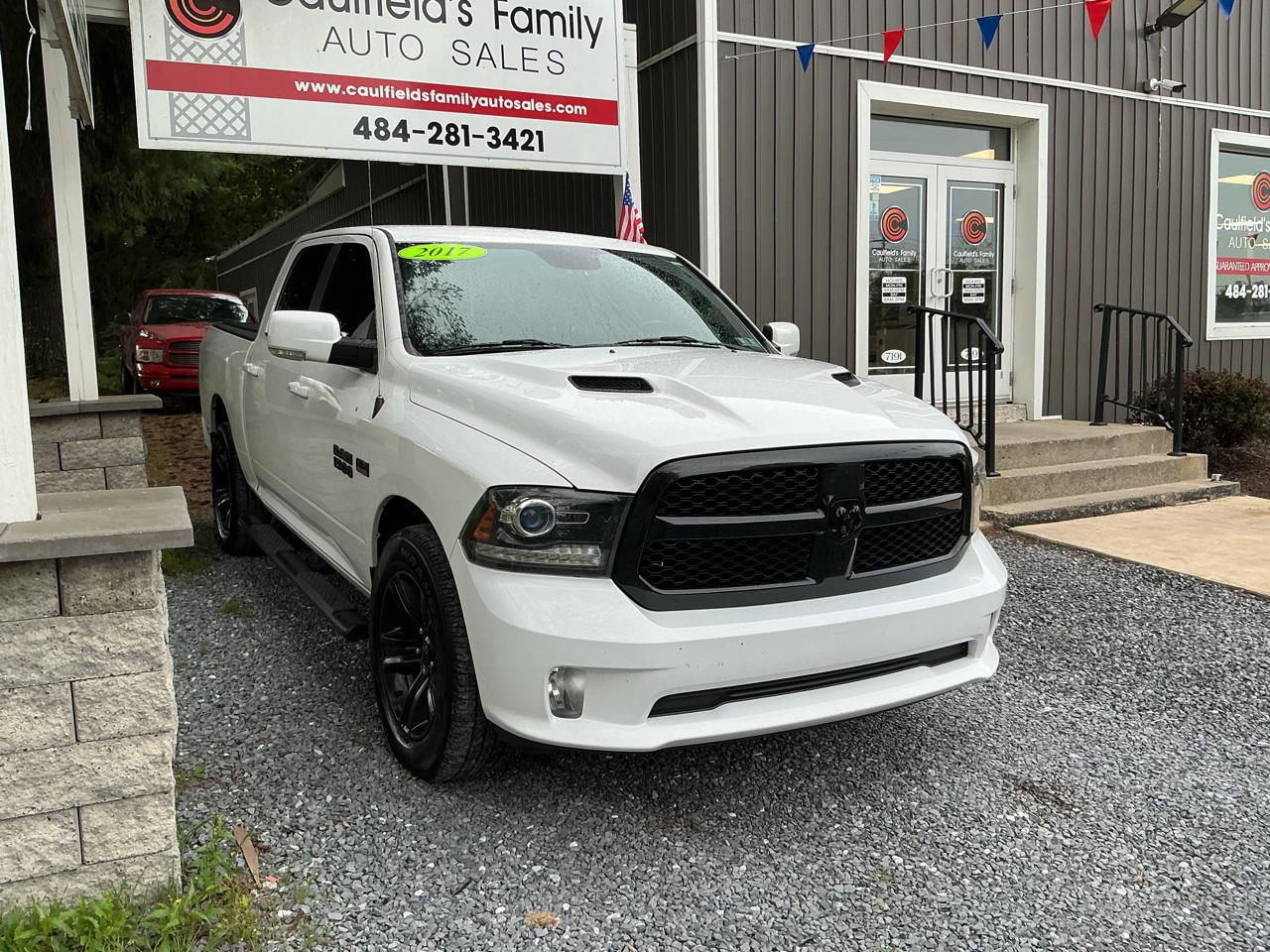 RAM 1500 Night 4x2 Crew Cab 5'7" Box 2017