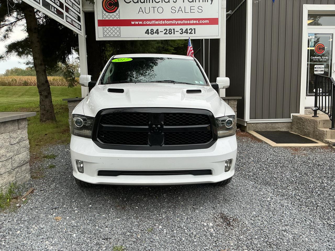 RAM 1500 Night 4x2 Crew Cab 5'7" Box 2017
