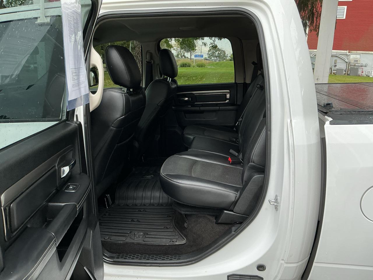 RAM 1500 Night 4x2 Crew Cab 5'7" Box 2017