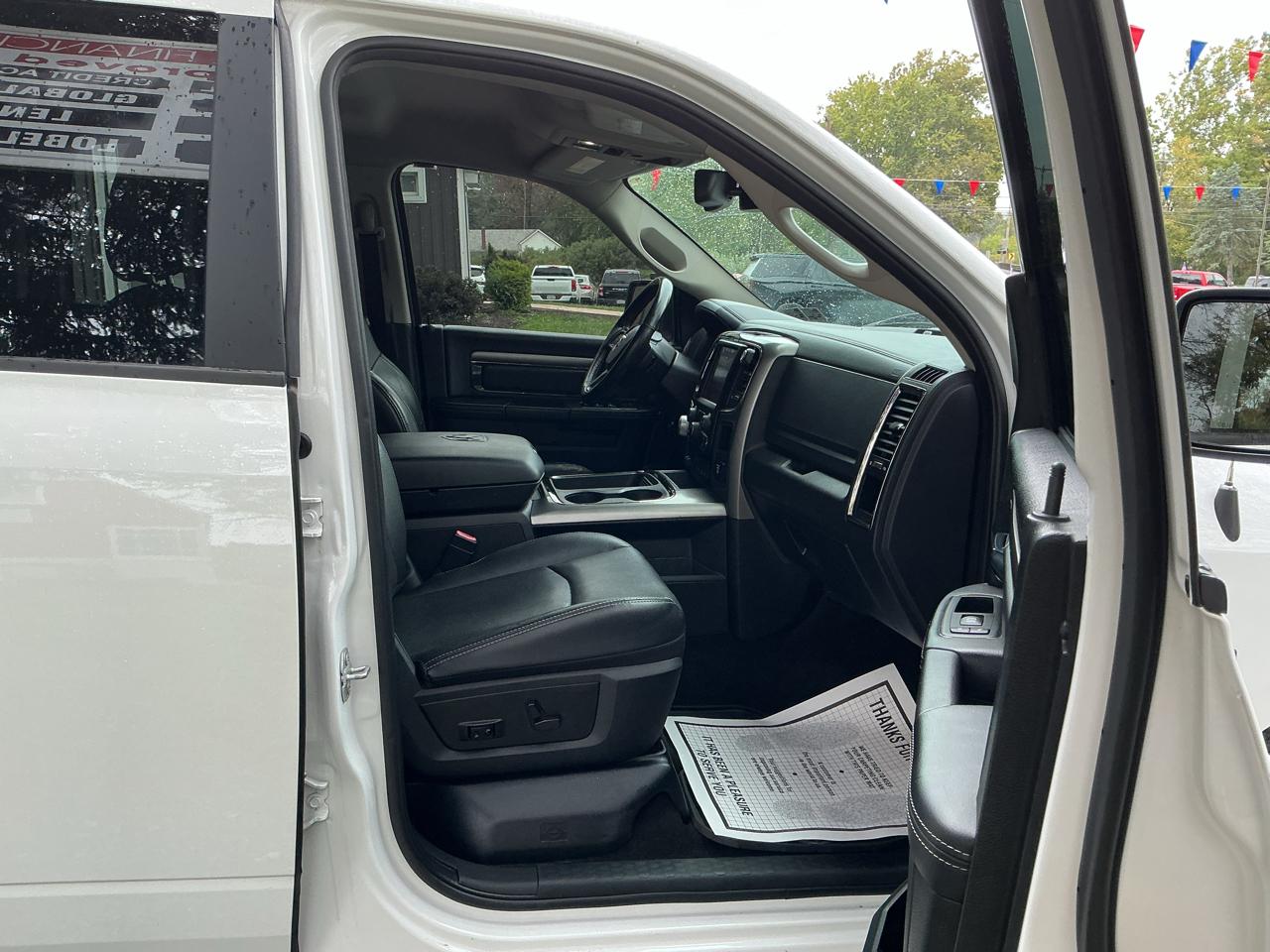 RAM 1500 Night 4x2 Crew Cab 5'7" Box 2017
