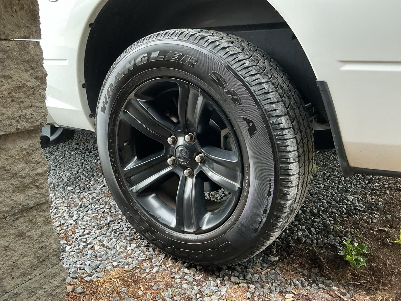 RAM 1500 Night 4x2 Crew Cab 5'7" Box 2017