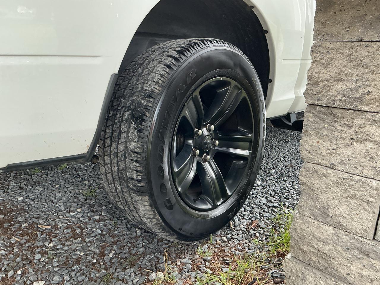 RAM 1500 Night 4x2 Crew Cab 5'7" Box 2017