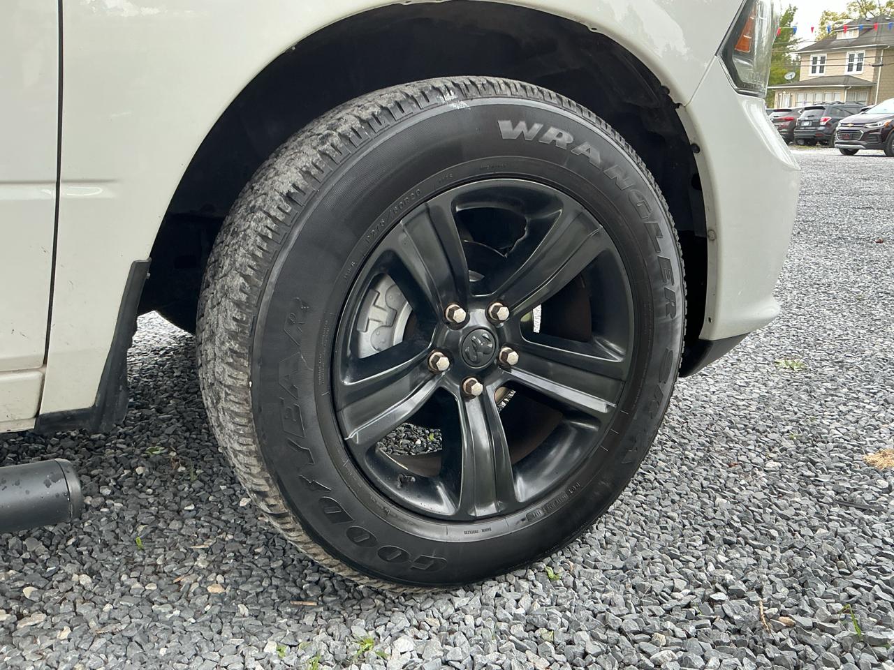 RAM 1500 Night 4x2 Crew Cab 5'7" Box 2017