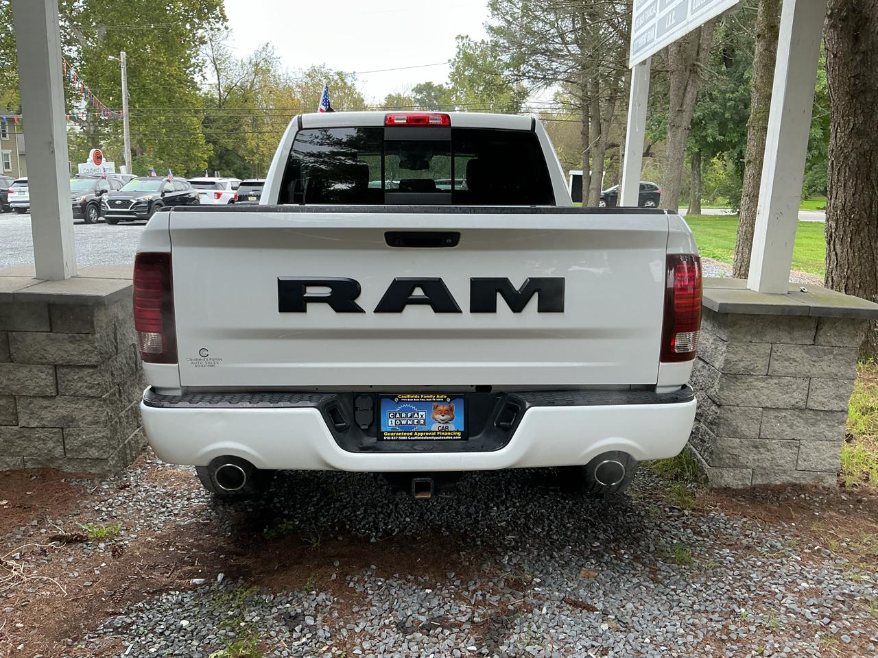RAM 1500 Night 4x2 Crew Cab 5'7" Box 2017