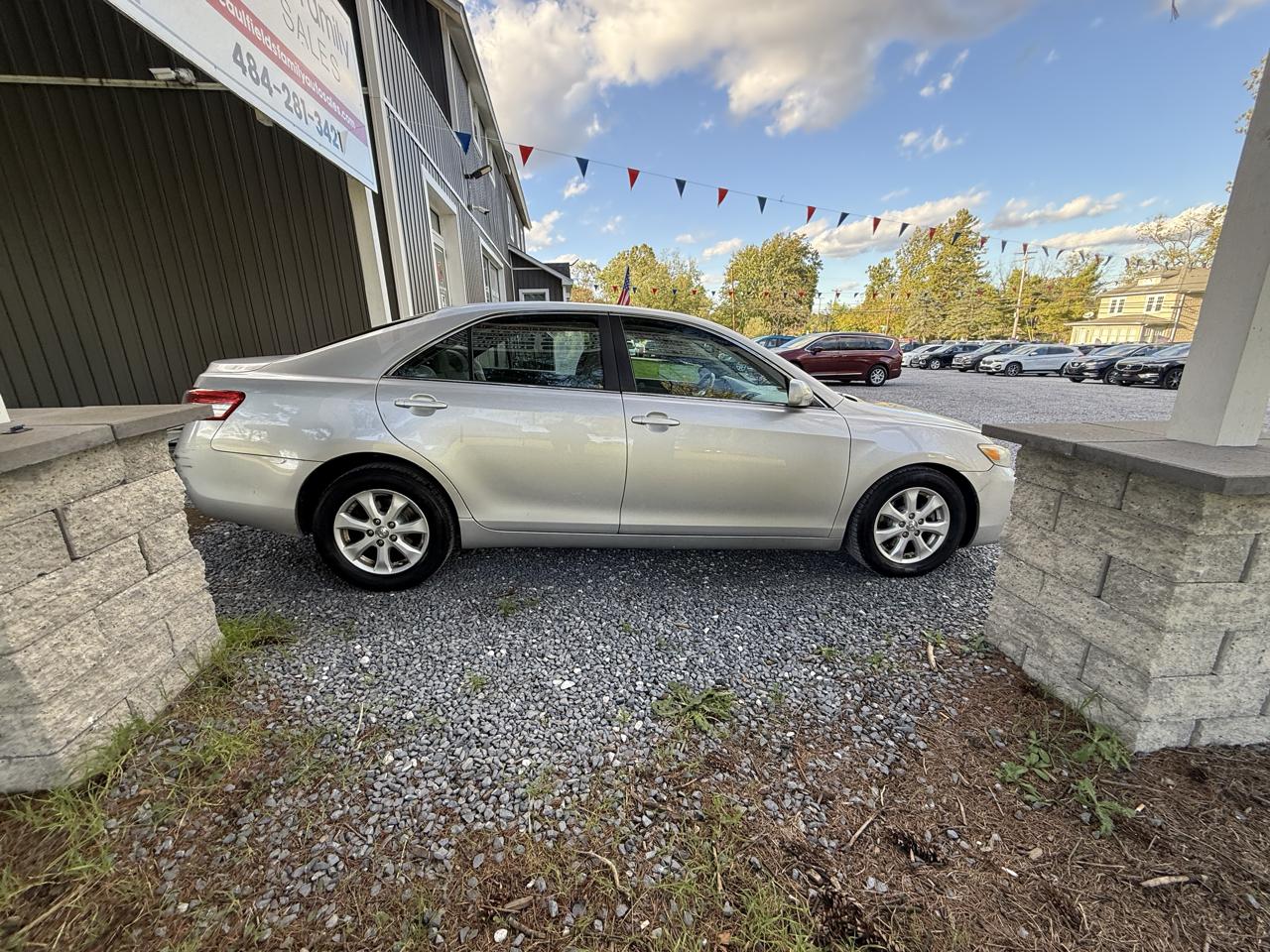 Toyota Camry 4dr Sdn LE Auto 2011