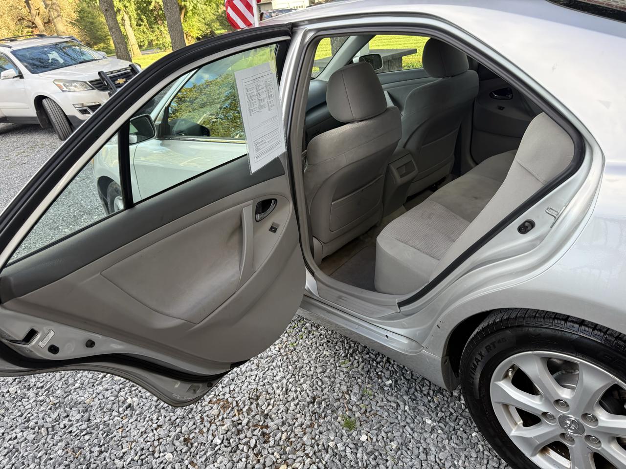Toyota Camry 4dr Sdn LE Auto 2011
