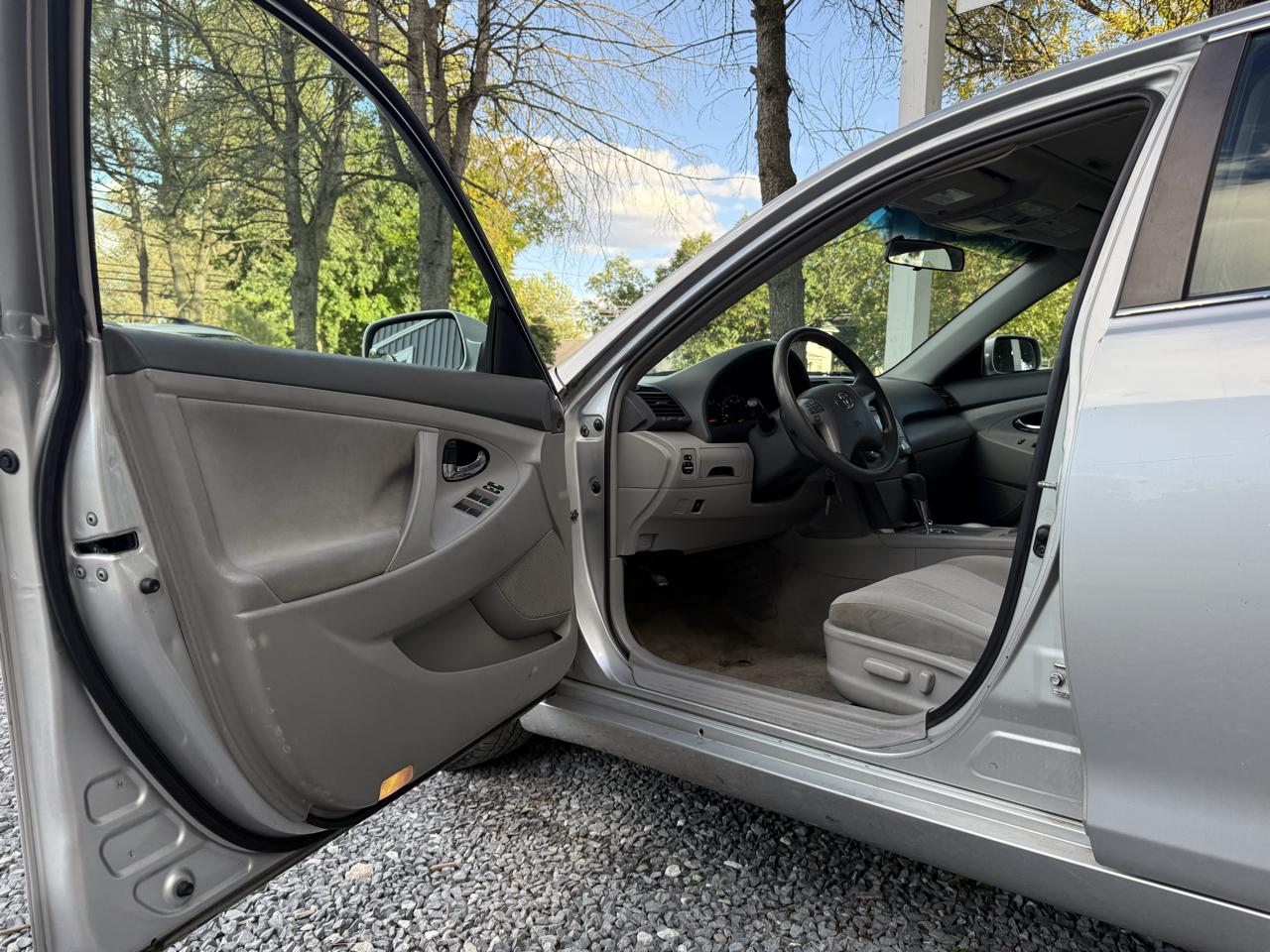 Toyota Camry 4dr Sdn LE Auto 2011