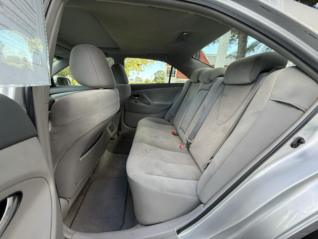 Toyota Camry 4dr Sdn LE Auto 2011