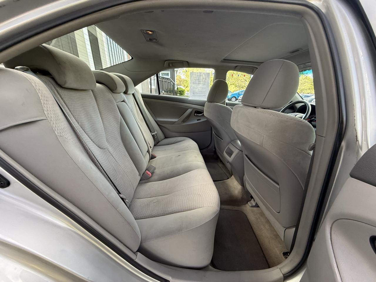 Toyota Camry 4dr Sdn LE Auto 2011