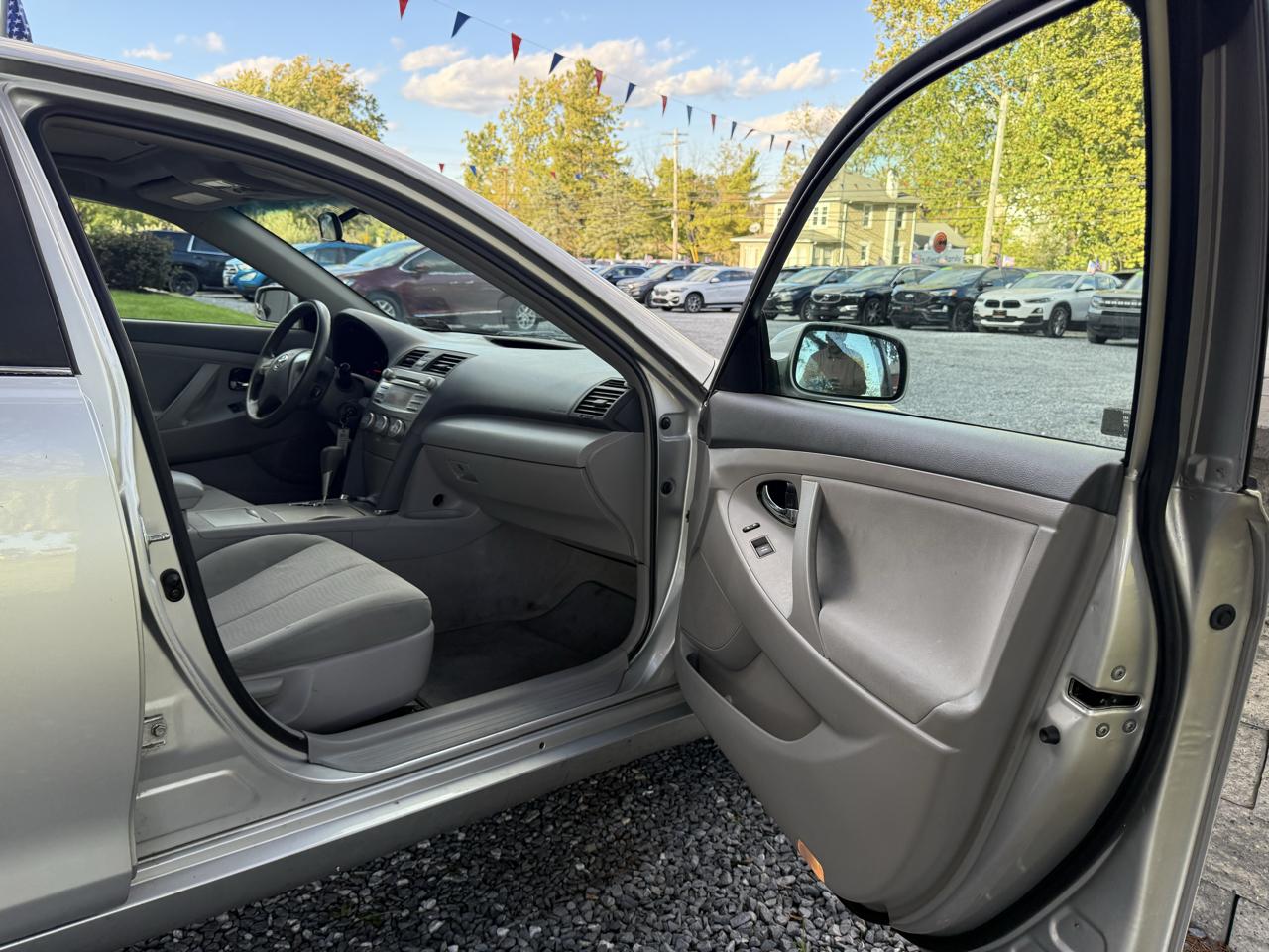Toyota Camry 4dr Sdn LE Auto 2011
