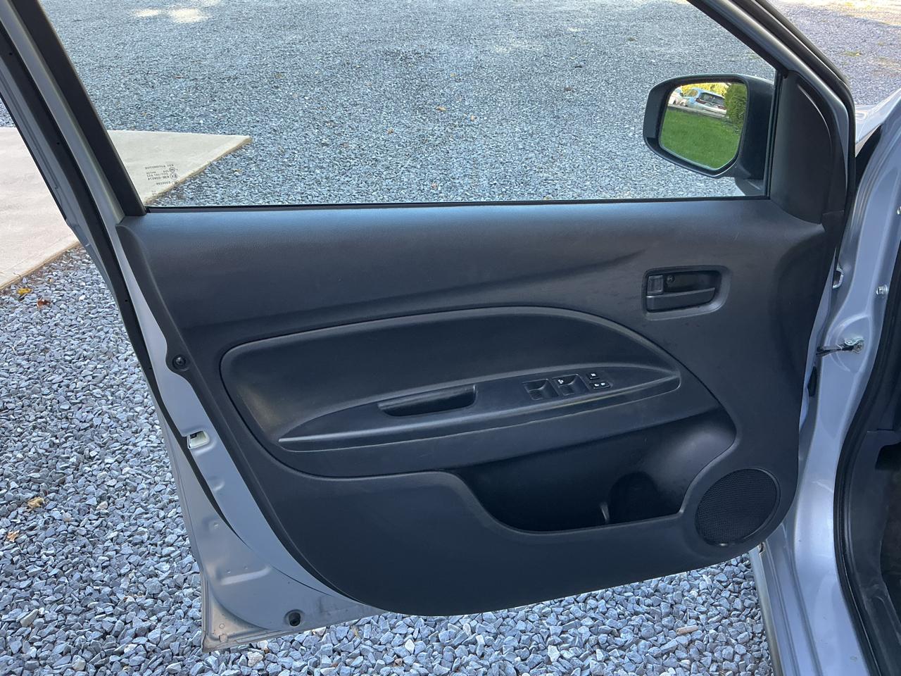 Mitsubishi Mirage ES CVT 2024