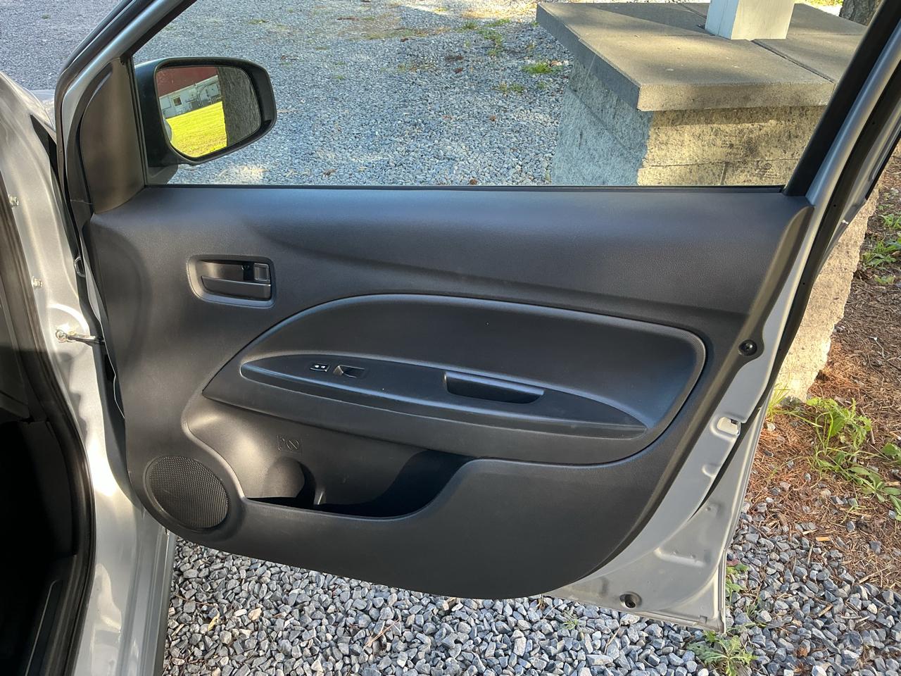 Mitsubishi Mirage ES CVT 2024