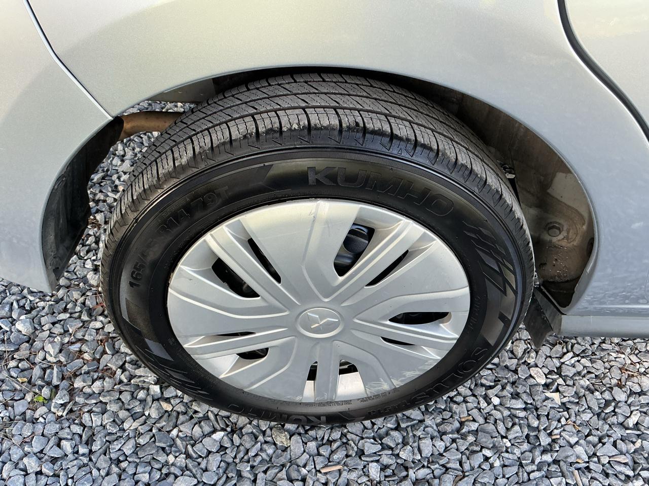 Mitsubishi Mirage ES CVT 2024