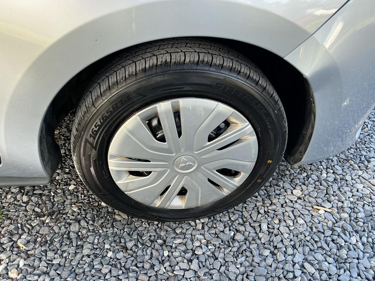 Mitsubishi Mirage ES CVT 2024