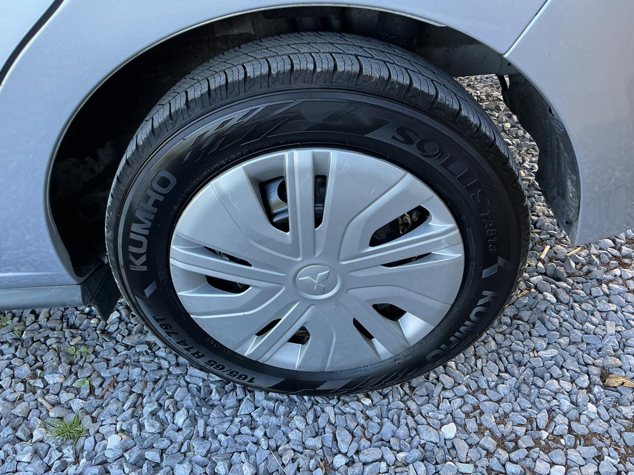 Mitsubishi Mirage ES CVT 2024