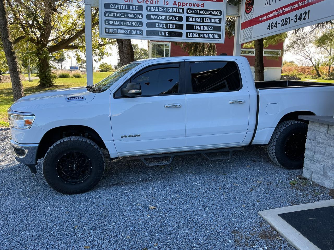 RAM 1500 Big Horn 4x4 Crew Cab 5'7" Box 2020