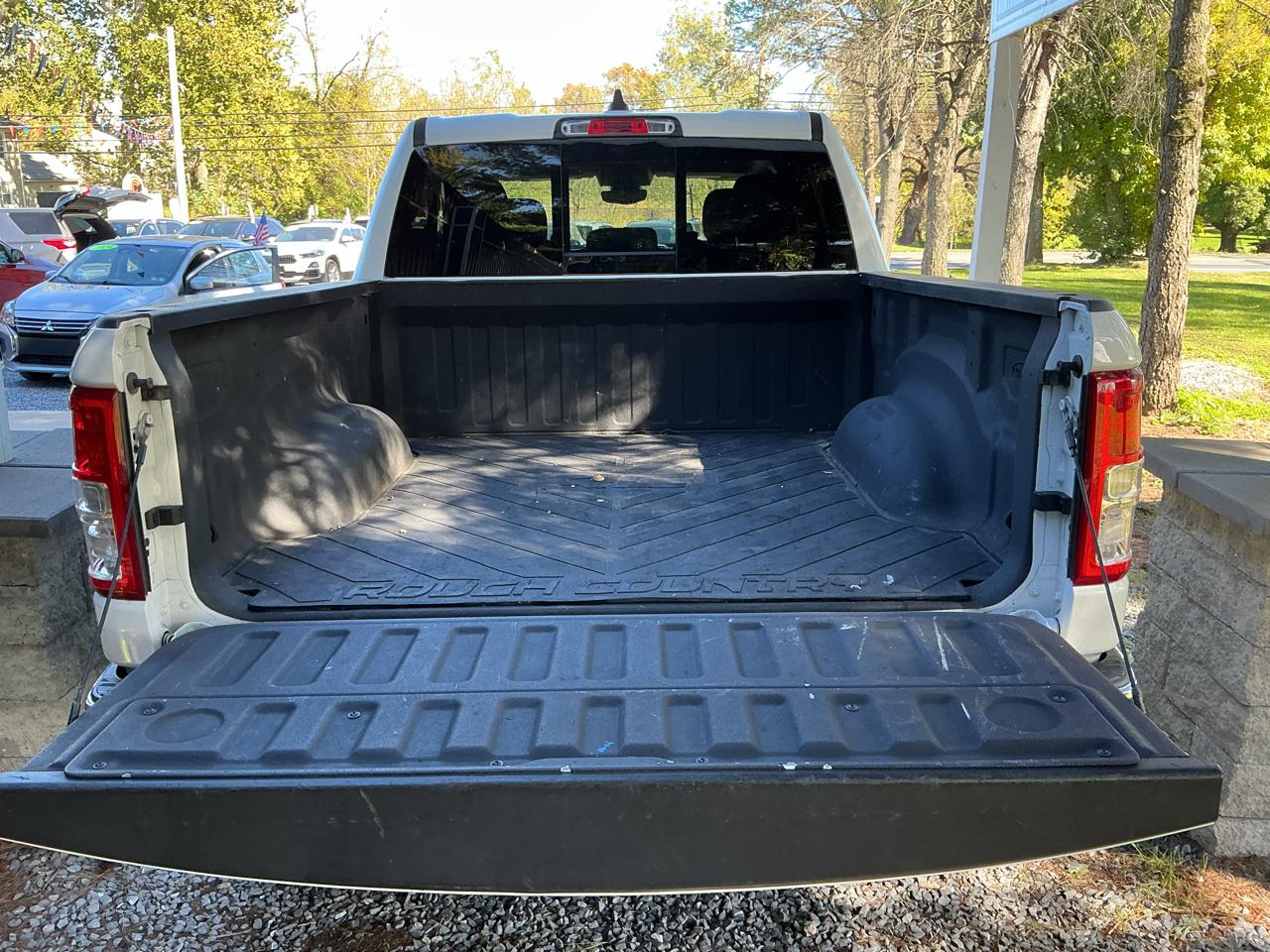 RAM 1500 Big Horn 4x4 Crew Cab 5'7" Box 2020