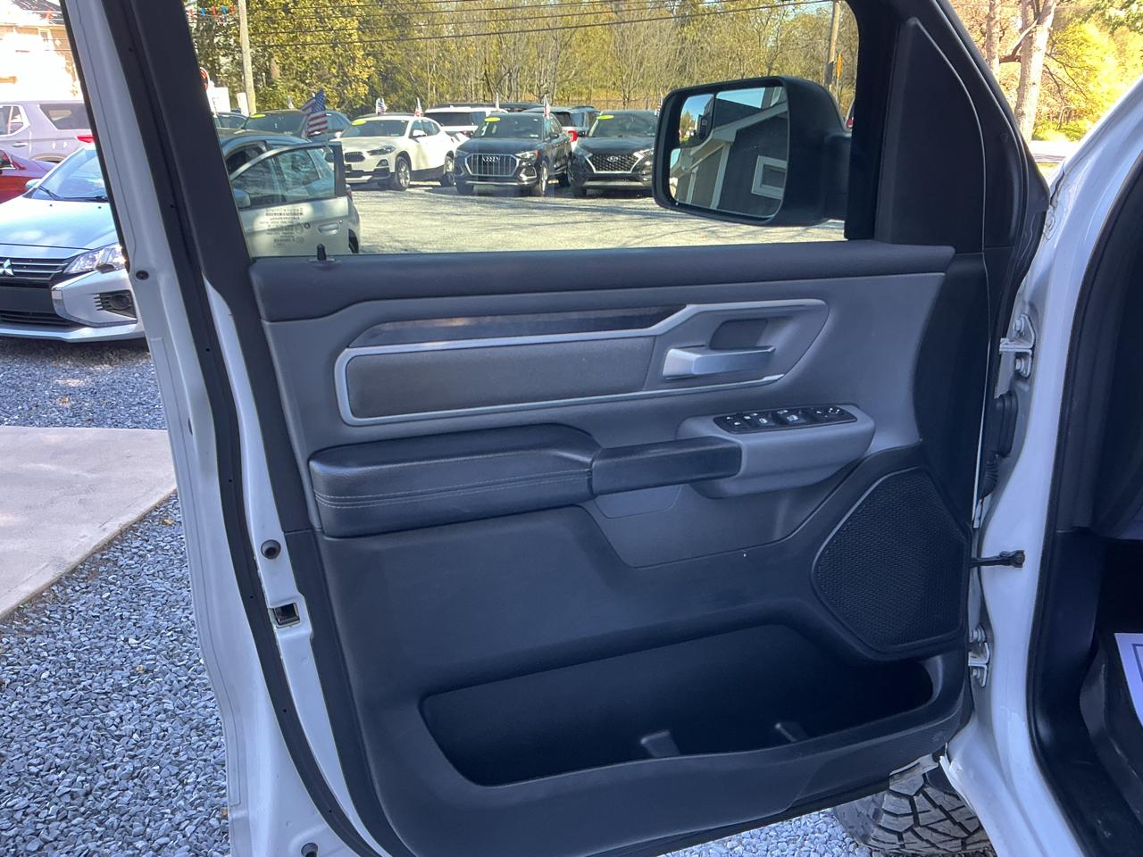 RAM 1500 Big Horn 4x4 Crew Cab 5'7" Box 2020