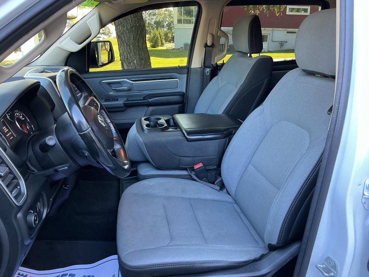RAM 1500 Big Horn 4x4 Crew Cab 5'7" Box 2020
